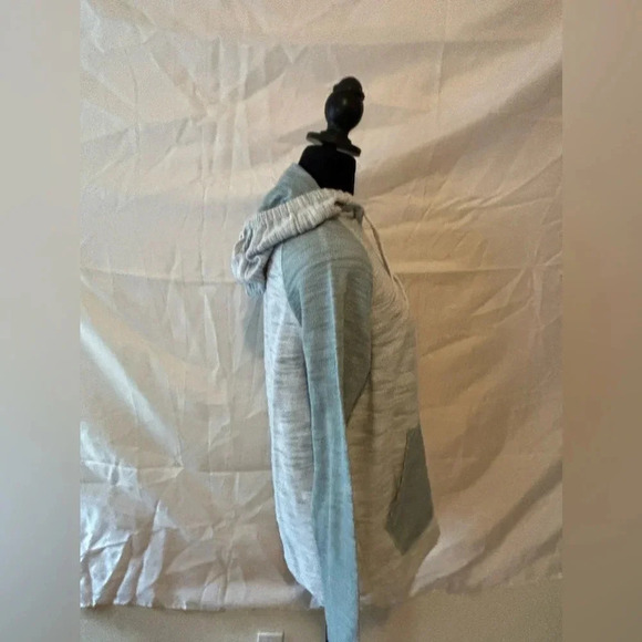 Free Planet Medium Hooded sweater - Picture 5 of 9